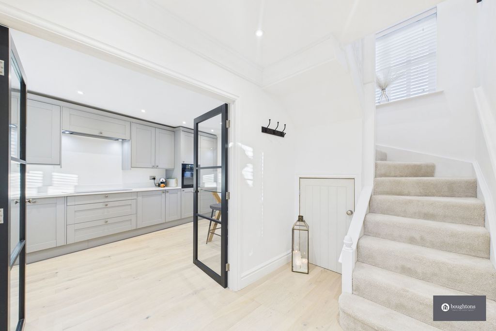 Property photo 2 of 26