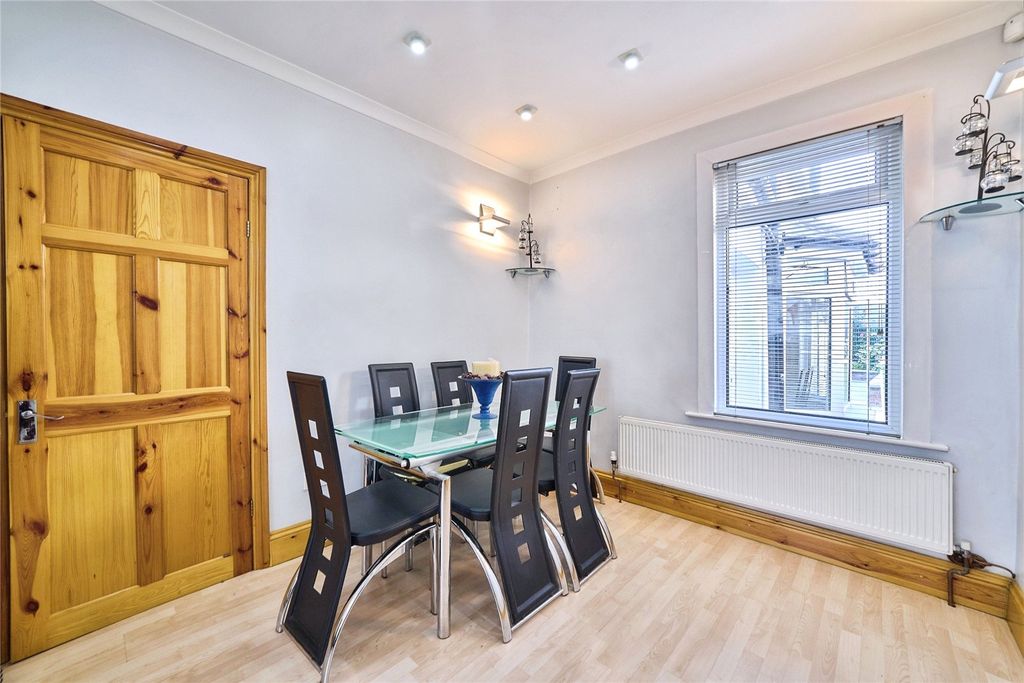 Property photo 3 of 17 Picture No. 02