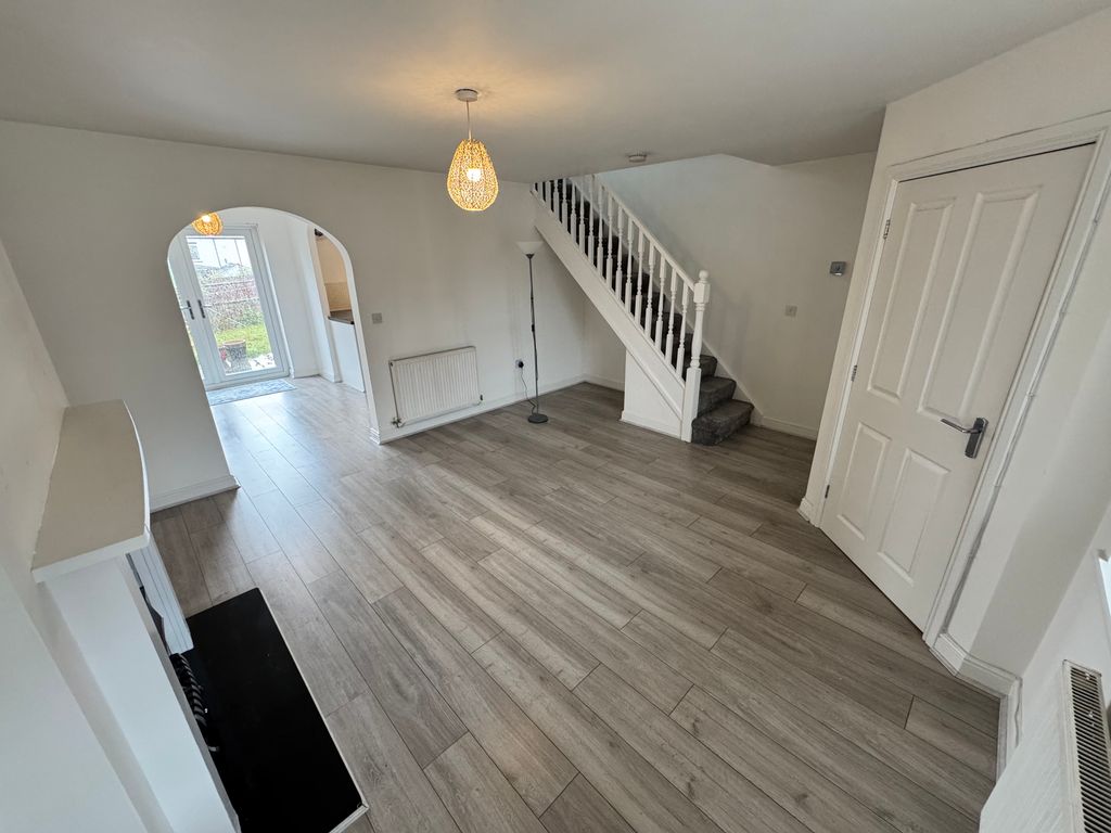 Property photo 2 of 19 Image