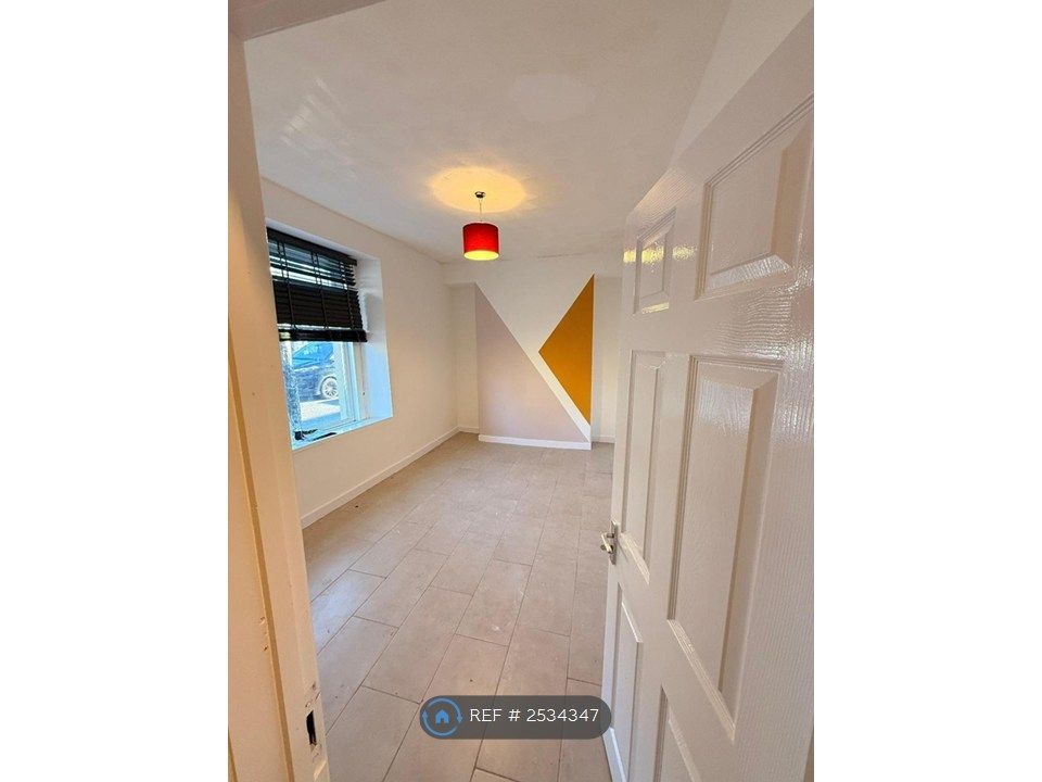 Property photo 2 of 3 Front Room