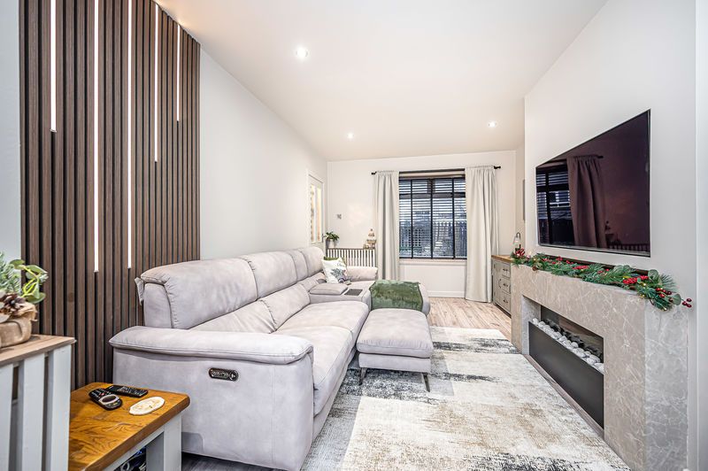 Property photo 3 of 24 Lounge