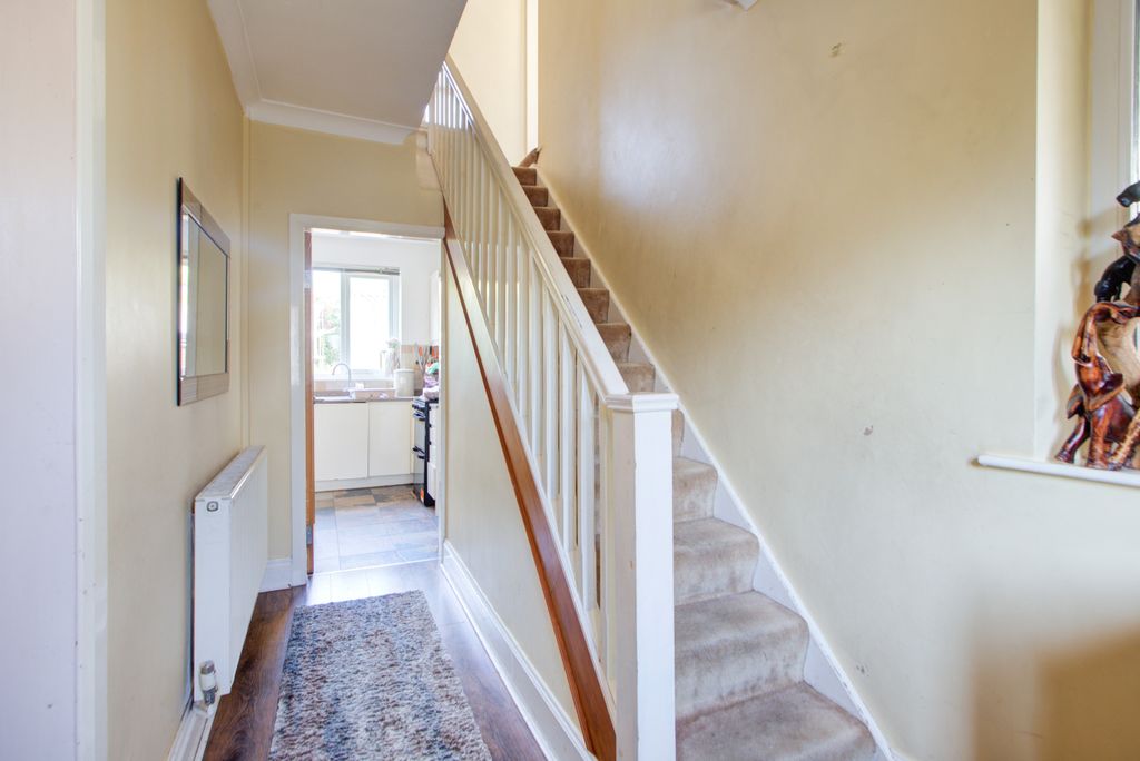 Property photo 2 of 21 22 Ashwood Road-8