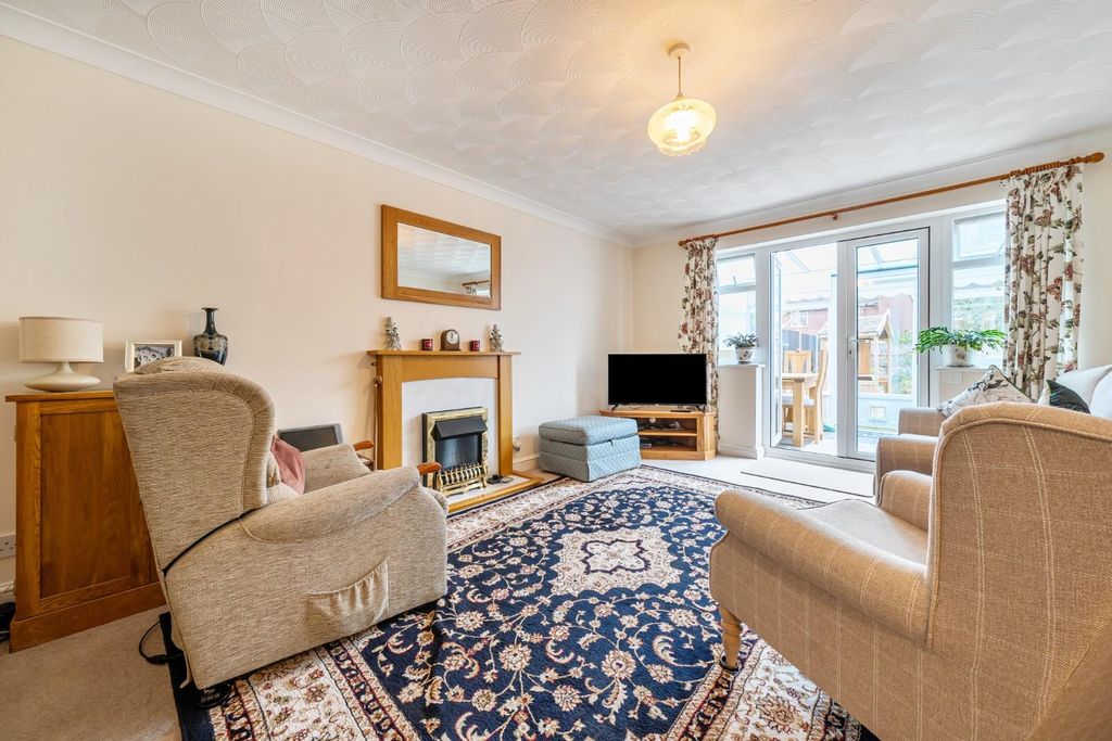 Property photo 3 of 19 Lounge.Jpg