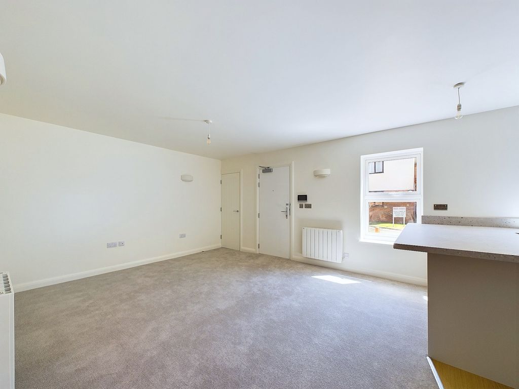 Property photo 3 of 10 60000228-Hr-4