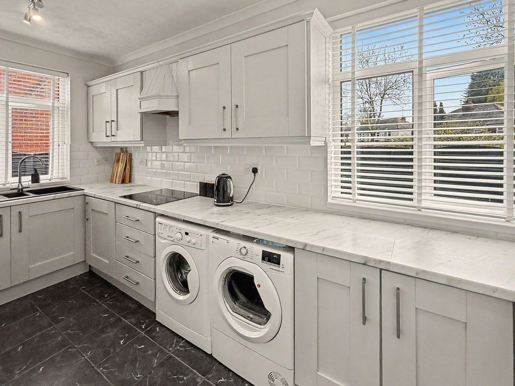 Property photo 2 of 31