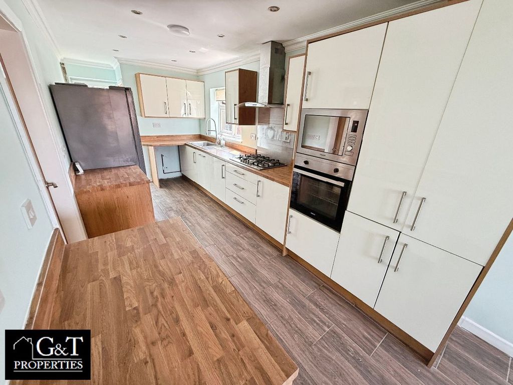 Property photo 3 of 17 Kitchen/Diner