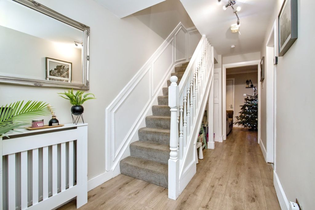 Property photo 2 of 12 4602822