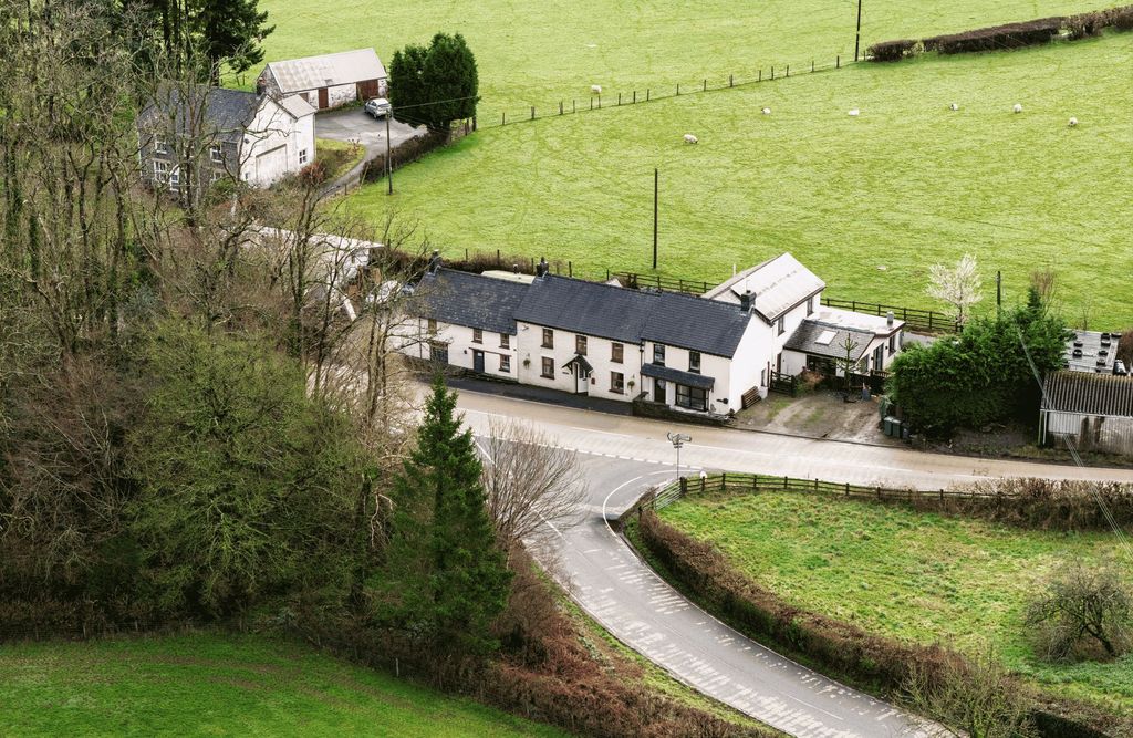 Property photo 3 of 24