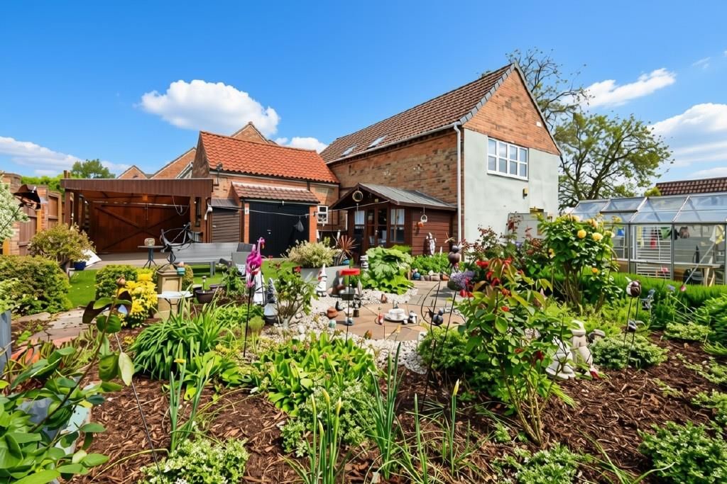 Property photo 2 of 18 Coronation Terrace - Garden.Jpg