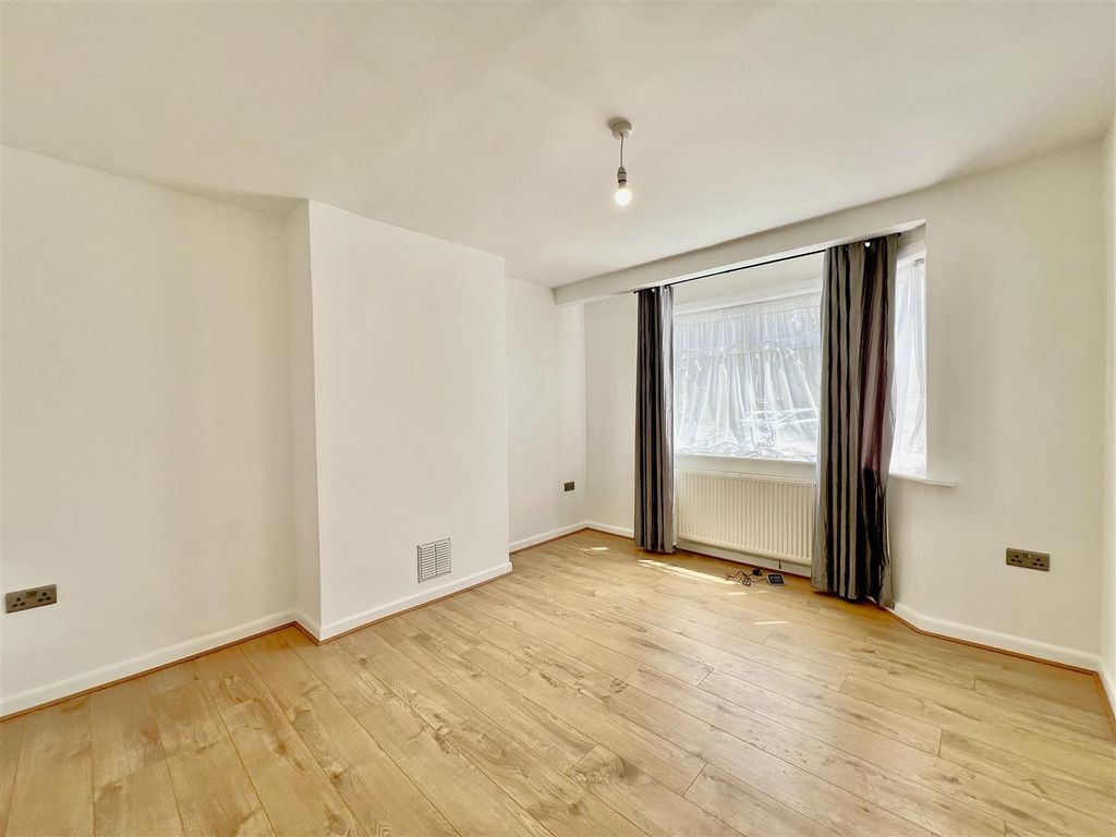 Property photo 1 of 5 Living Room