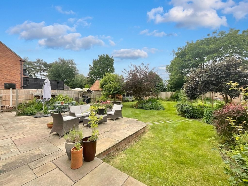 Property photo 2 of 34