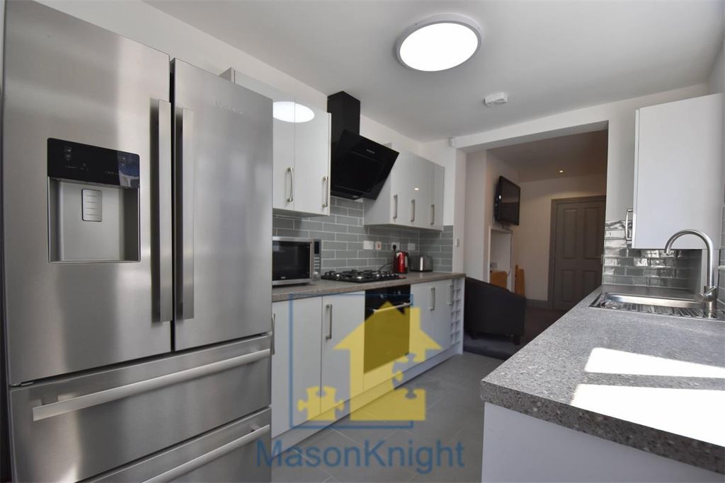 Property photo 2 of 9 Kitchen A.Jpg