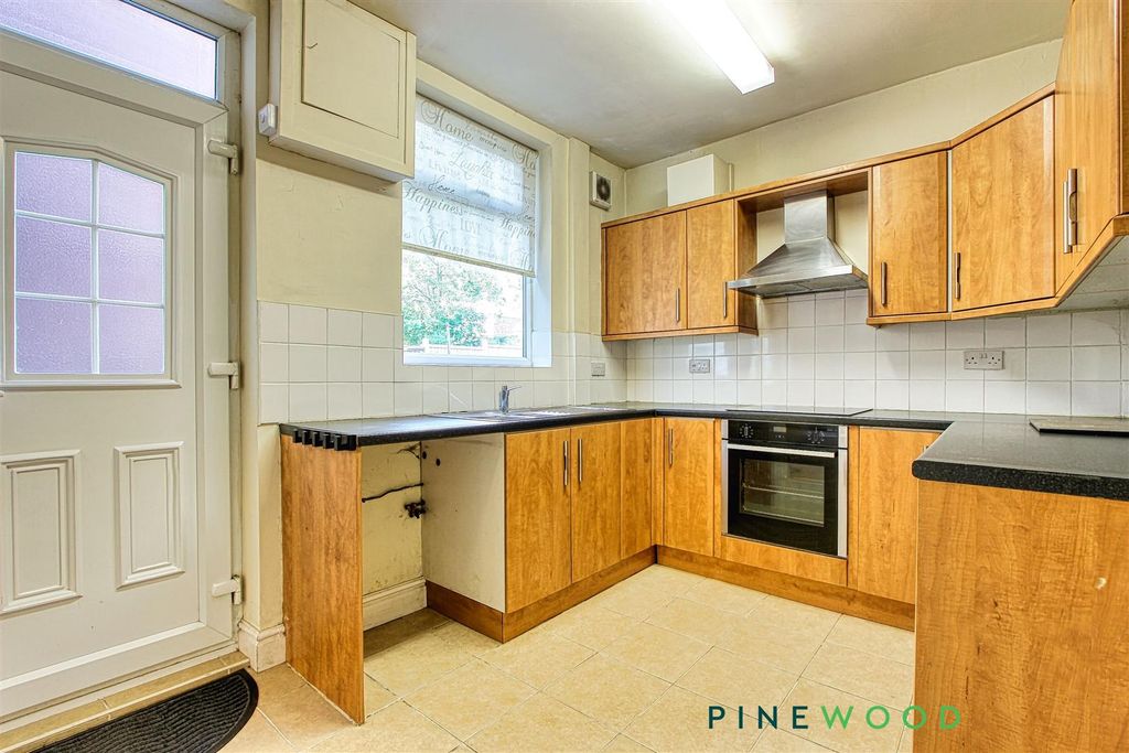 Property photo 3 of 17 Kitchen