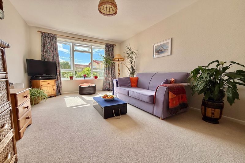 Property photo 3 of 11 Westerly Lounge