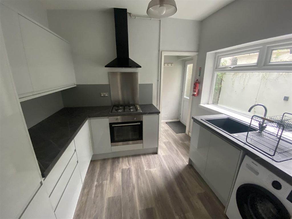 Property photo 1 of 5 Kitchen
