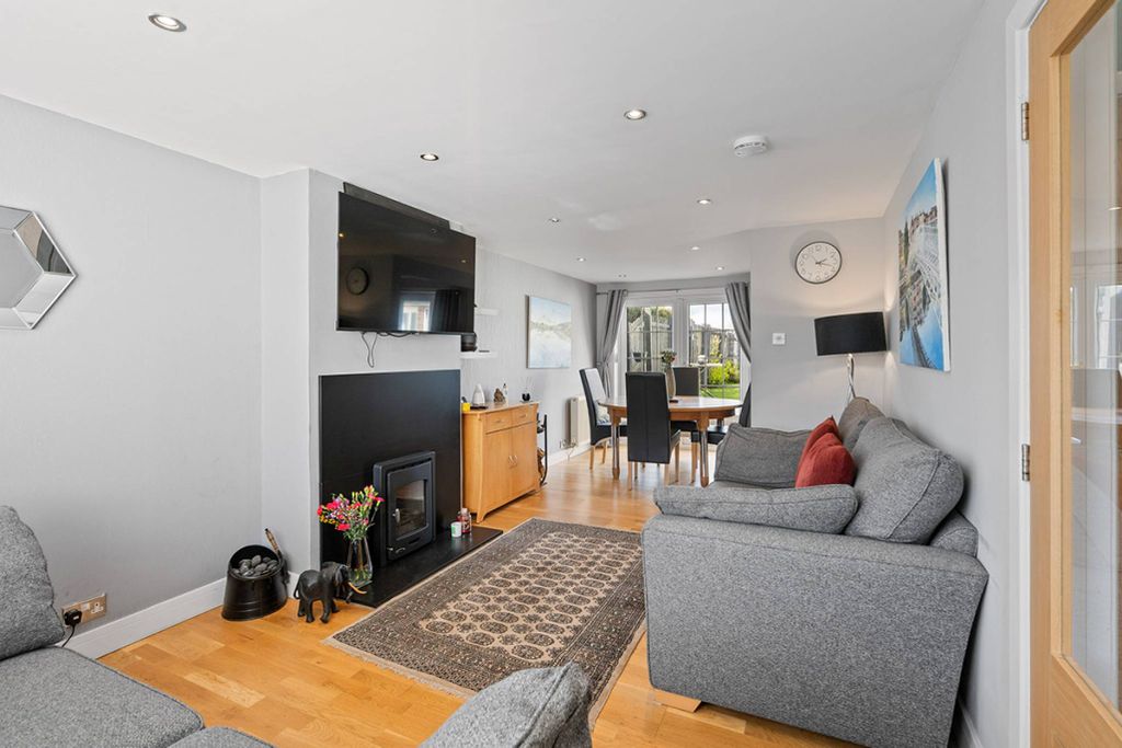 Property photo 2 of 28