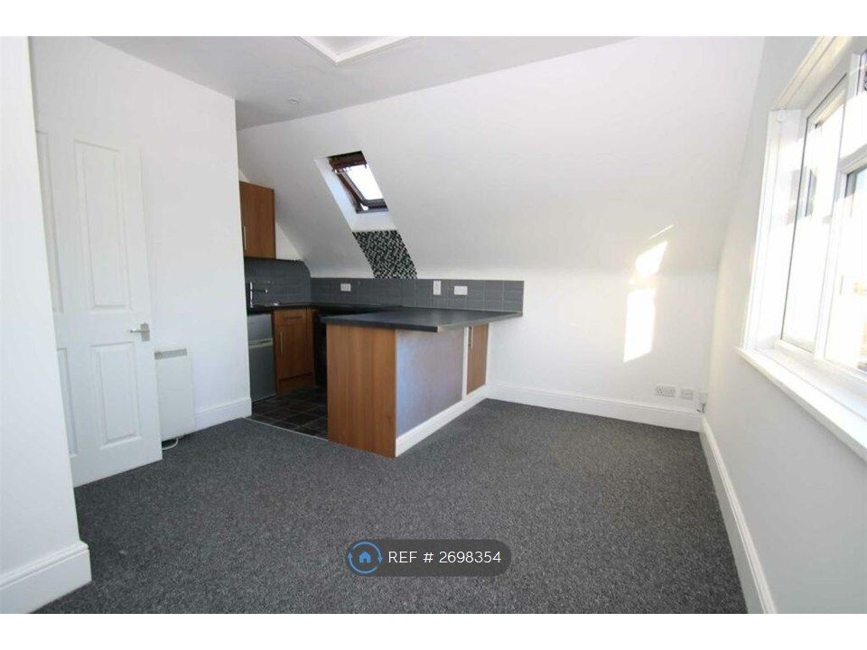 Property photo 3 of 10 Kitchen/Living