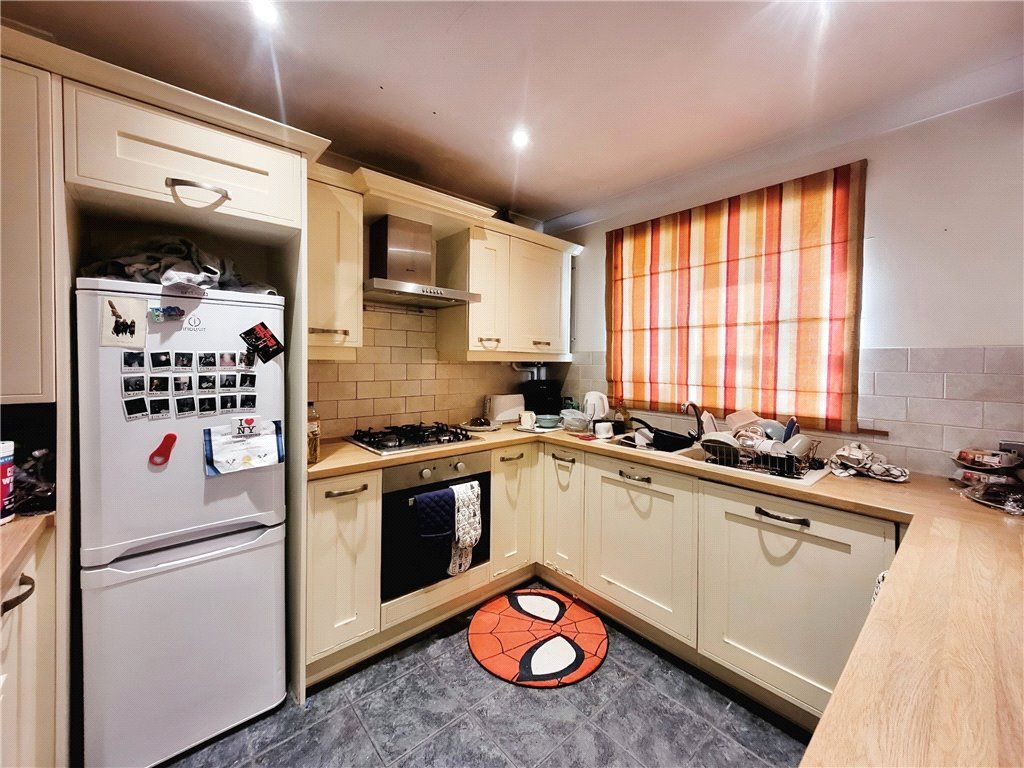 Property photo 3 of 8 Kitchen