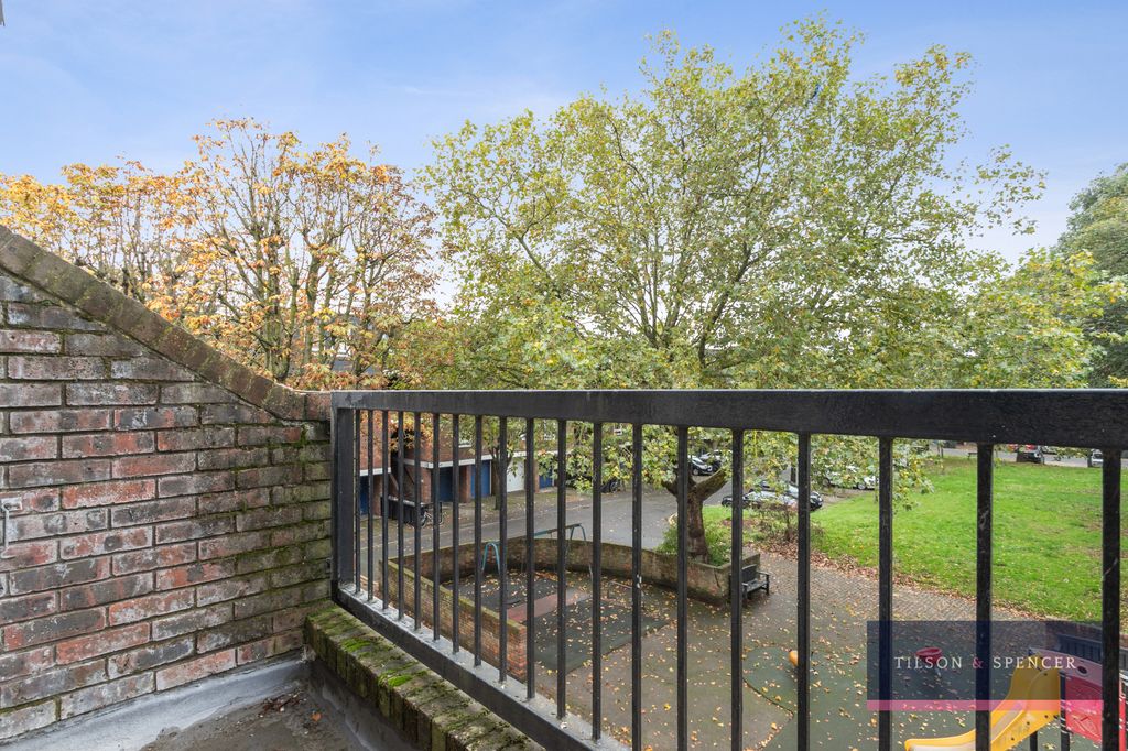 Property photo 2 of 12 141020248_Tils_12 Armadale Close _N17 9Pj_003_Wm