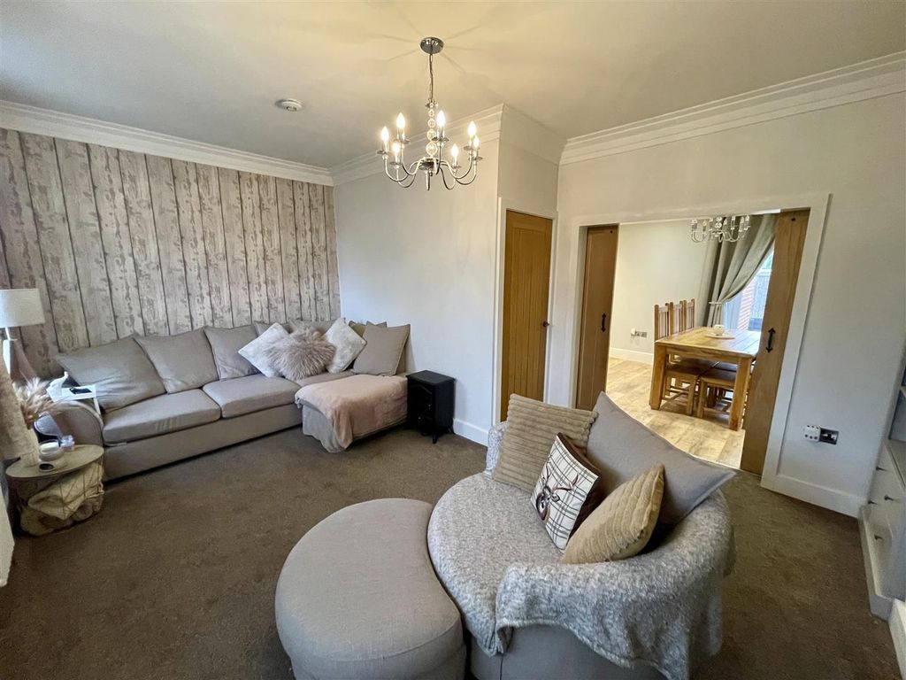 Property photo 2 of 15 Lounge