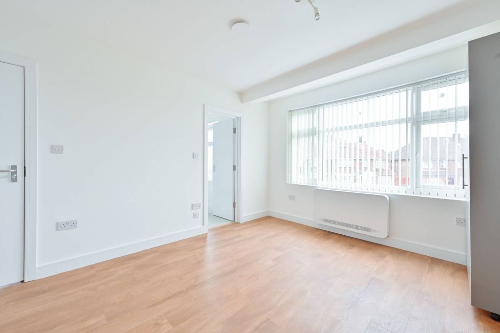 Property photo 2 of 5