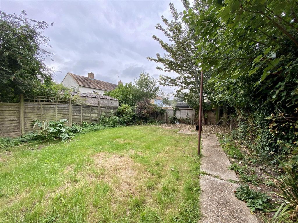 Property photo 2 of 11 3 Meadowbrook Rd Garden.Jpg
