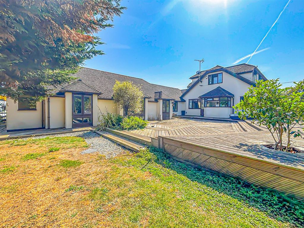 Property photo 3 of 41
