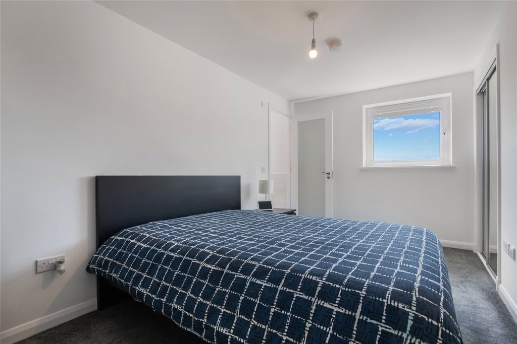 Property photo 3 of 23 Picture No. 15