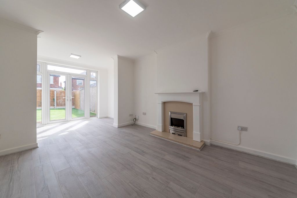 Property photo 3 of 40 32_Trentham_Drive-20