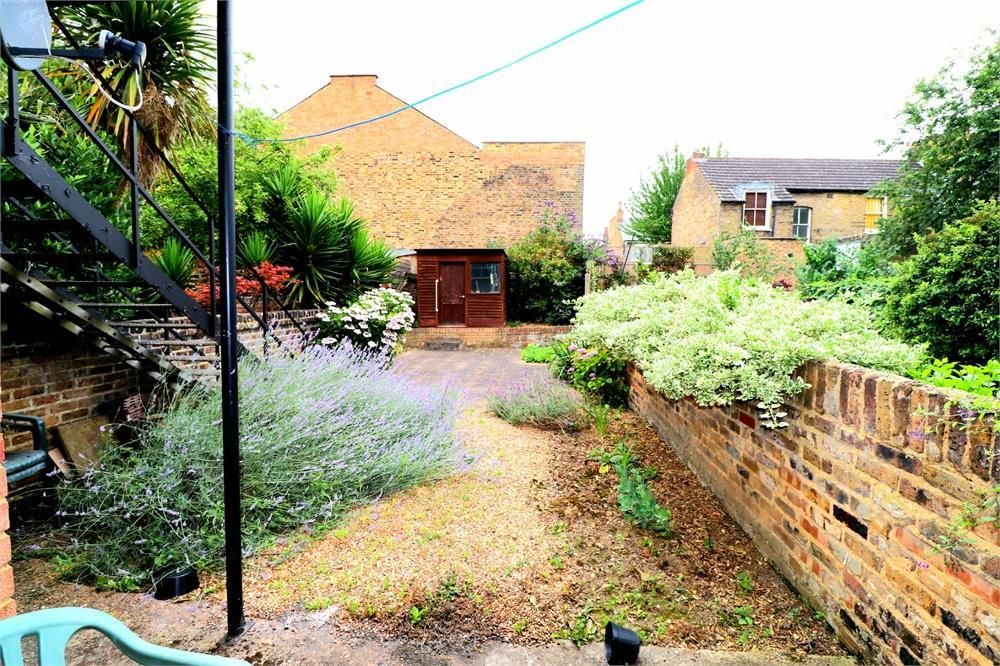 Property photo 2 of 6 Gardens.Jpg