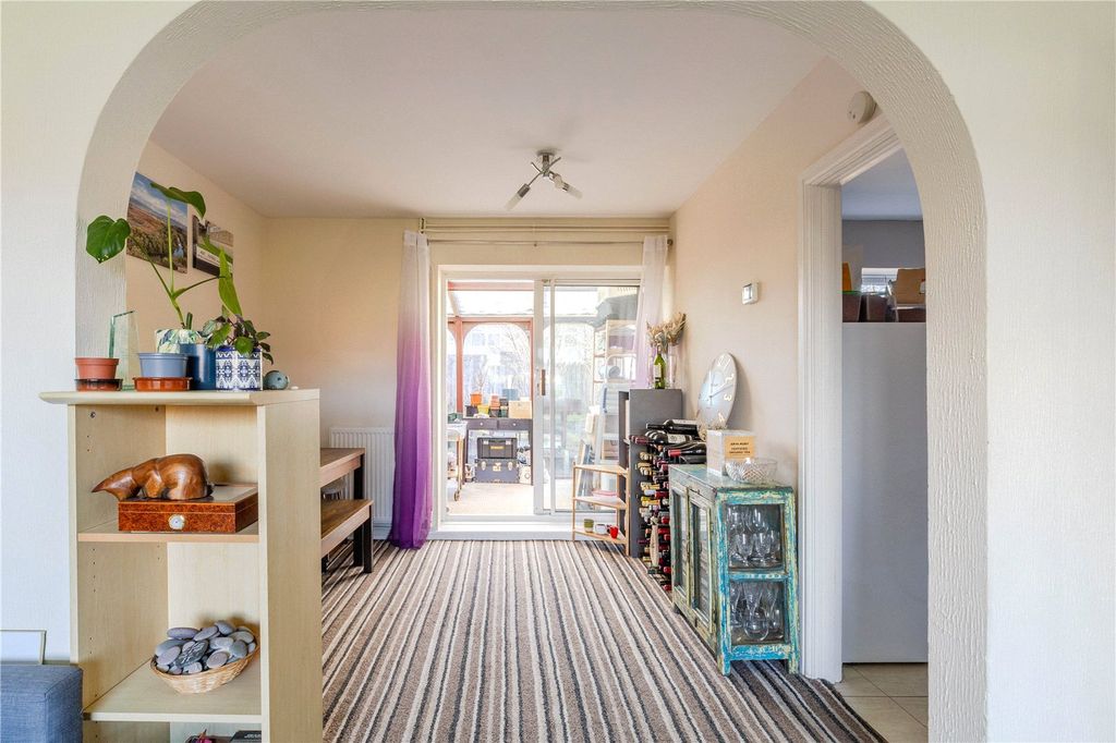 Property photo 2 of 16 Picture No. 13