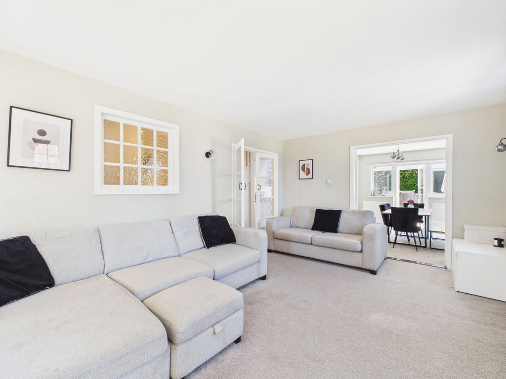 Property photo 3 of 19 Gallery