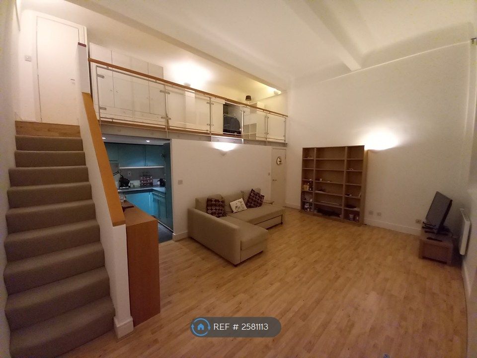 Property photo 1 of 12 Flat Overview