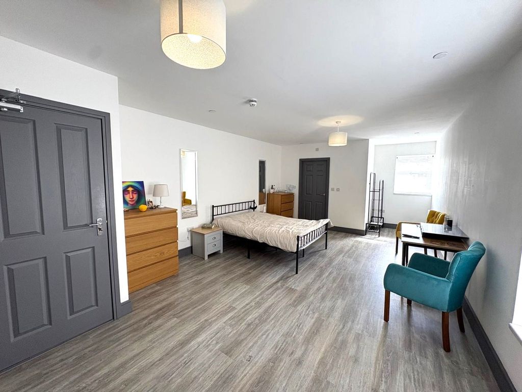 6 bed shared accommodation to rentEaton Crescent, Swansea SA1 photo 4