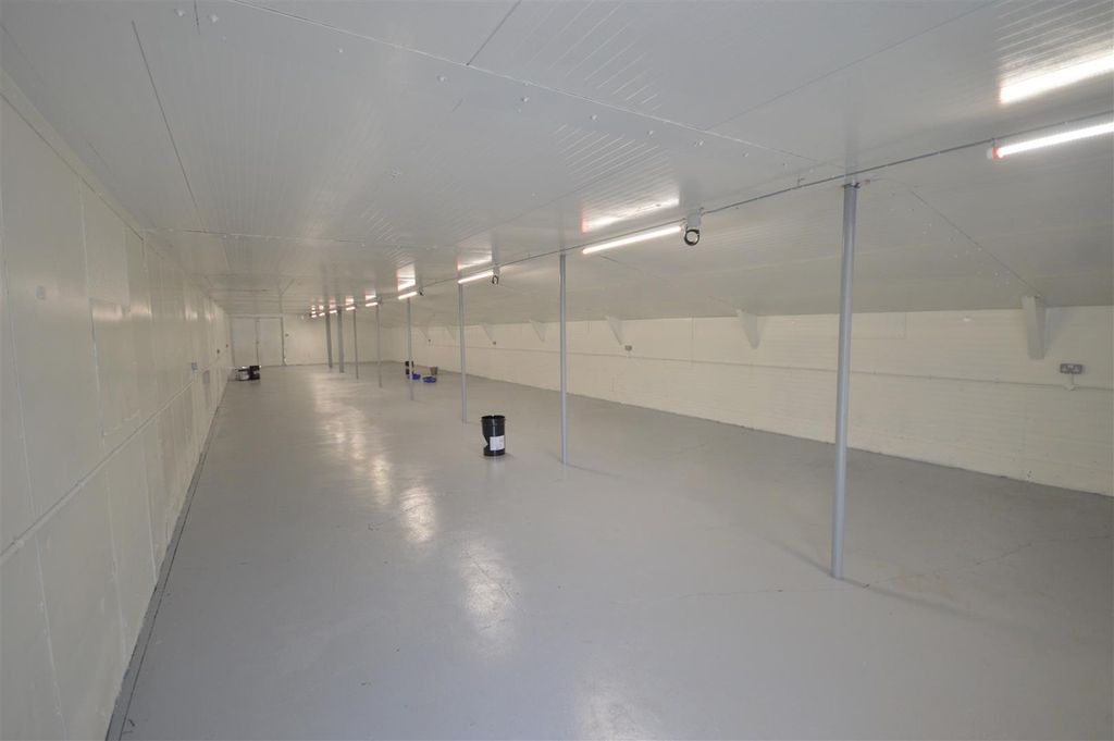 Property photo 2 of 9 Large Workshop Internal