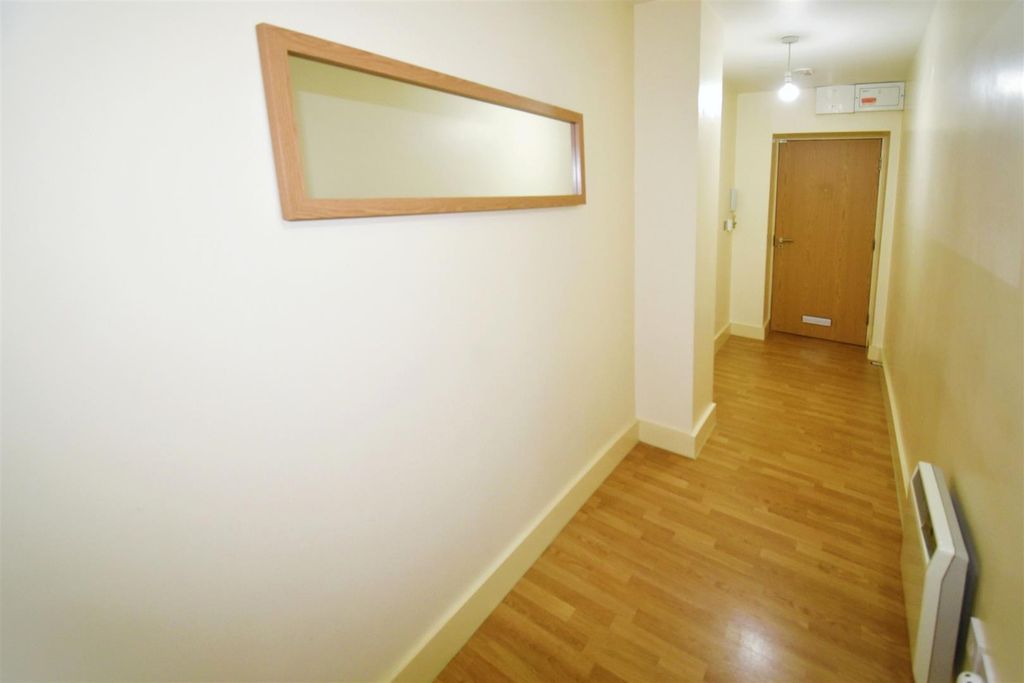 Property photo 2 of 9 Entrance Hallway