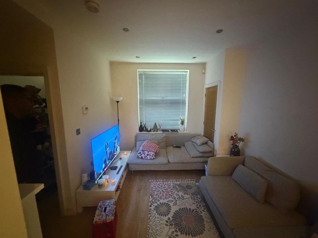 Property photo 2 of 16 Living Room