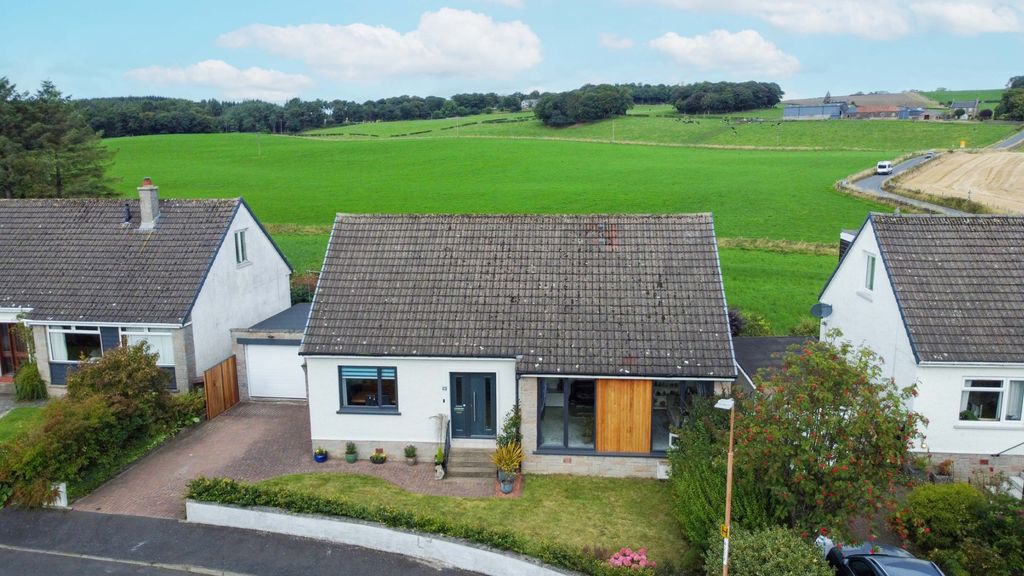 Property photo 1 of 45 5516730