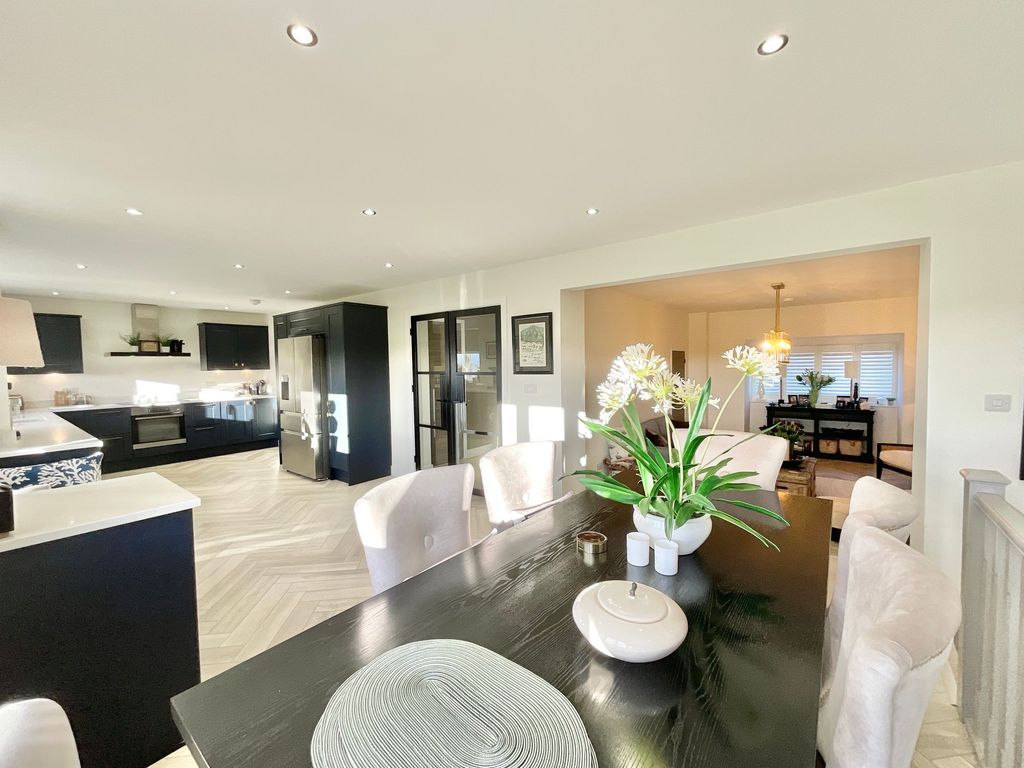Property photo 2 of 36