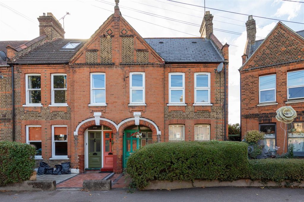 Property photo 1 of 17 Edward Road, E17