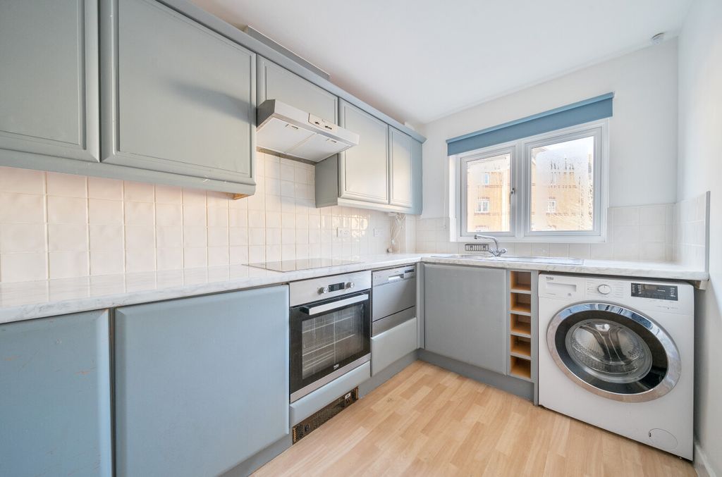 Property photo 3 of 11 1389375-12-693Ab2...