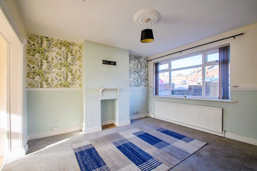 Property photo 3 of 19 Living Room