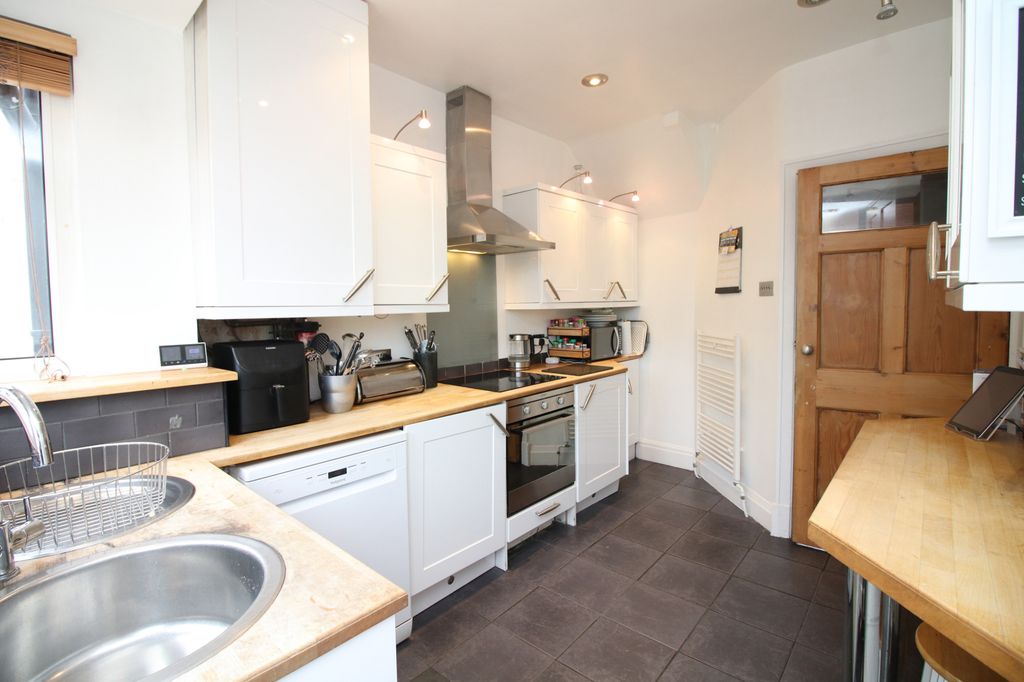 Property photo 2 of 21