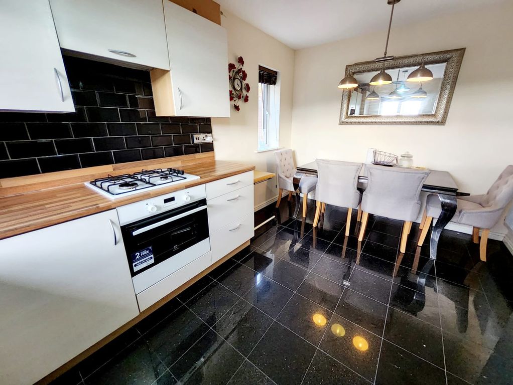 Property photo 3 of 37 Kitchen