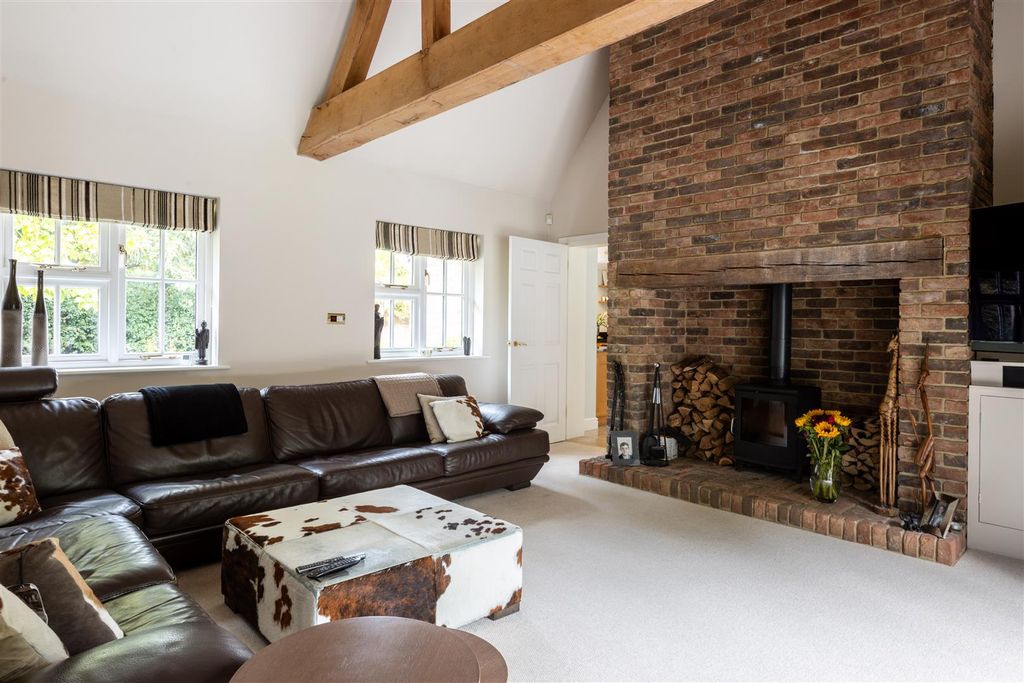 Property photo 3 of 28