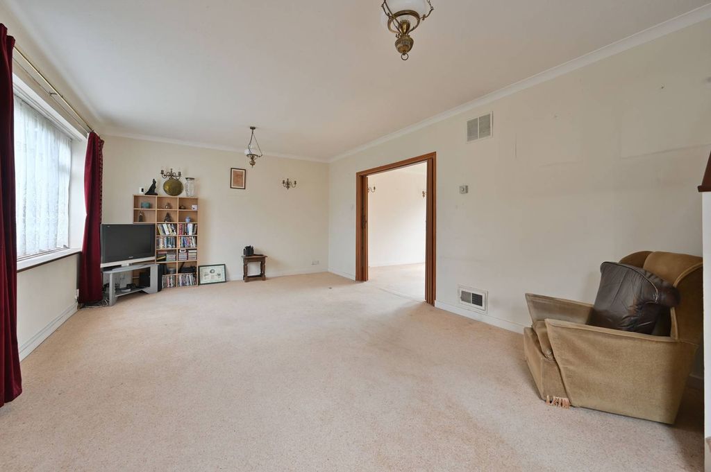 Property photo 2 of 25