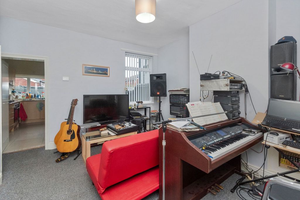 Property photo 3 of 21