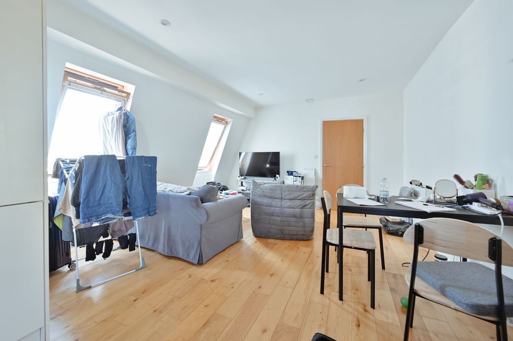 Property photo 2 of 8