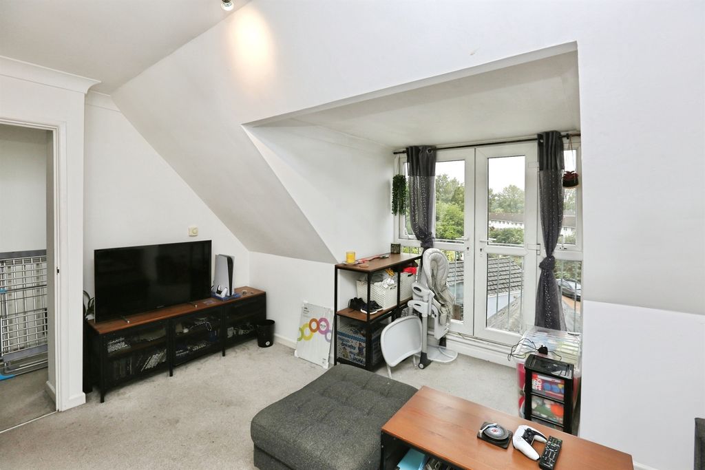 Property photo 3 of 8