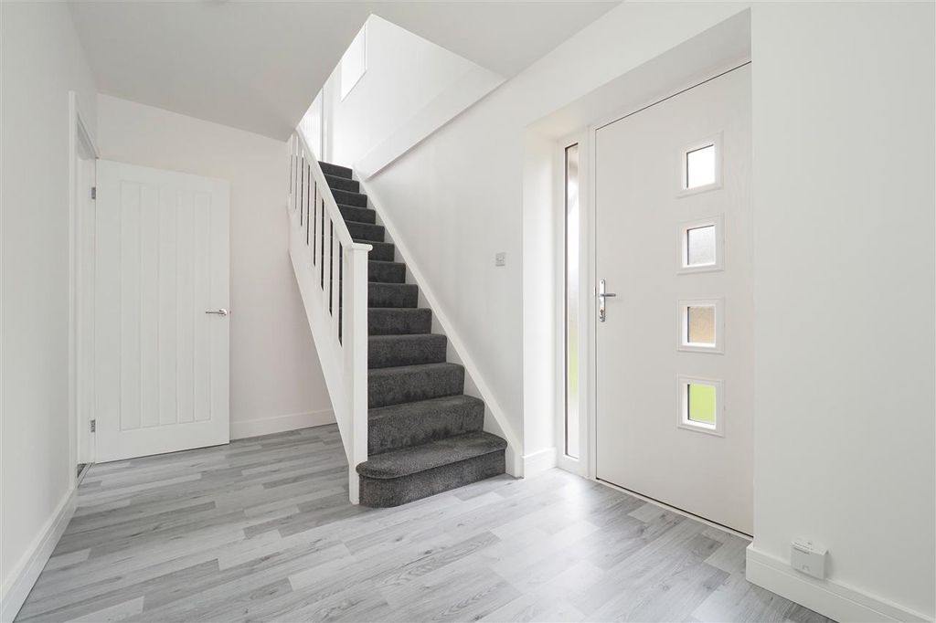 Property photo 3 of 26